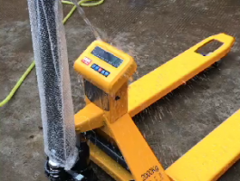 叉車電子秤防水暴力測試-大量現貨裝車